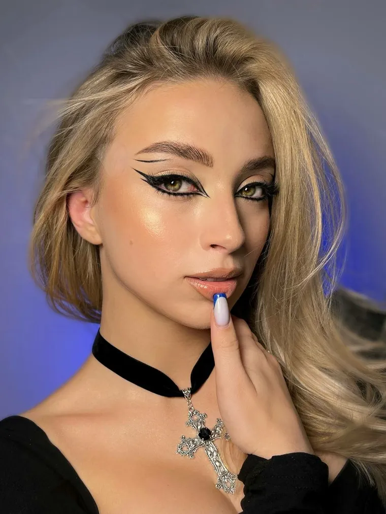 Вечерний макияж с графичными стрелками, Beauty Bianca