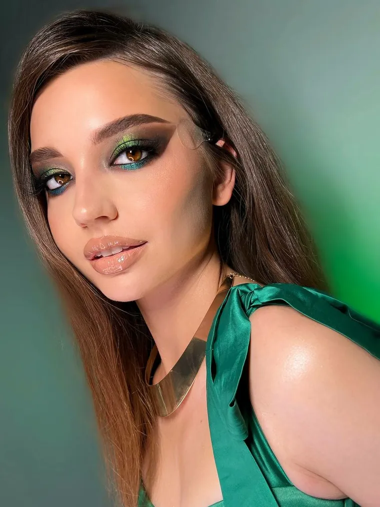 Макияж с изумрудными тенями, салон Beauty Bianca Калининград